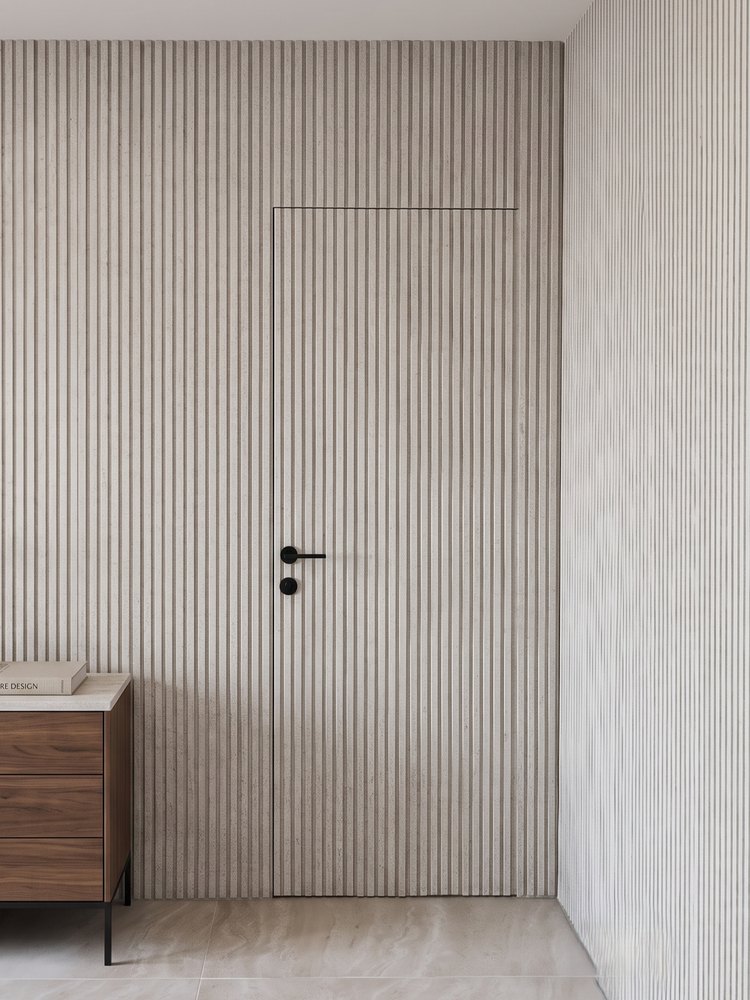 Zero-line door in a slatted wall