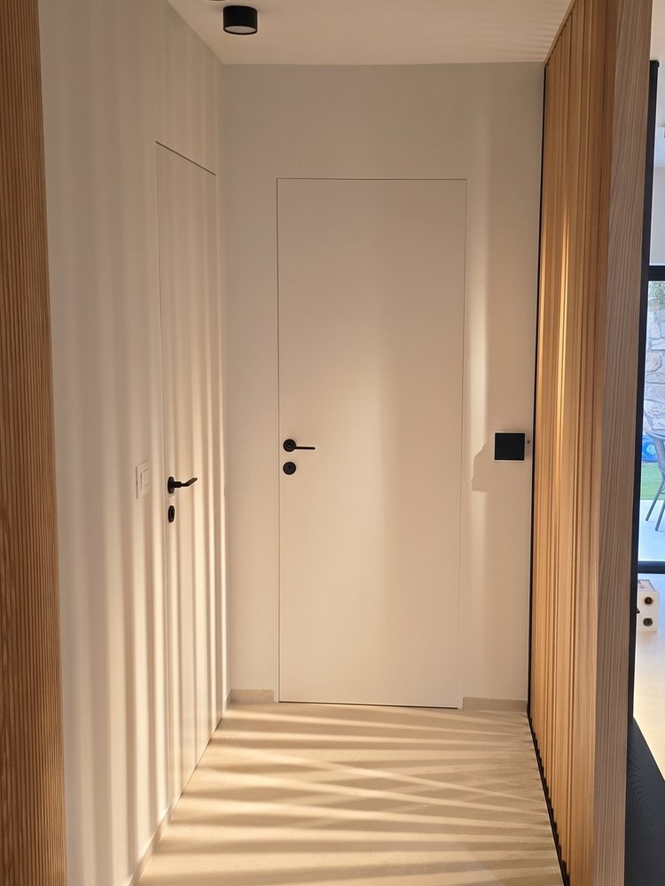 Zero-line door in a private home